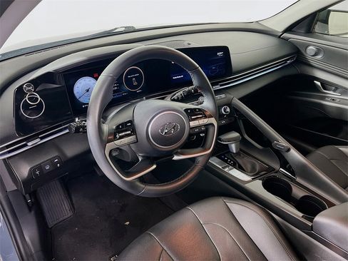 Used 2022 Hyundai Elantra Limited image 9