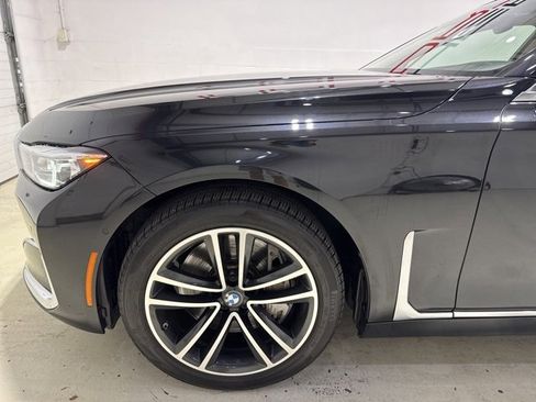 Used 2022 BMW 750i xDrive w/ Luxury Rear Seating Package image 9