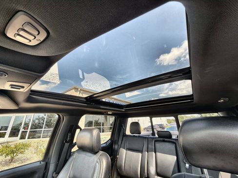 Used 2019 Ford F150 Lariat w/ Equipment Group 502A Luxury AWD/4WD image 16