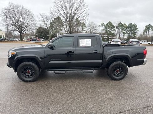 Used 2022 Toyota Tacoma SR5 image 2