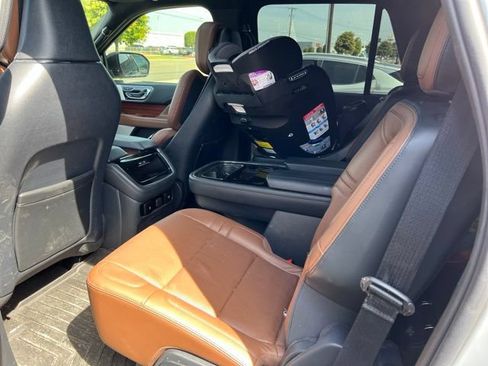 Used 2023 Lincoln Navigator Reserve AWD/4WD image 15