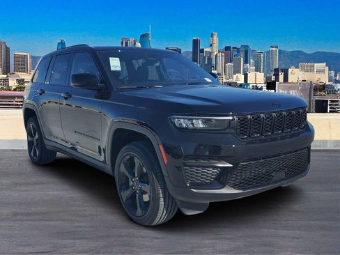 New 2025 Jeep Grand Cherokee Altitude image 3