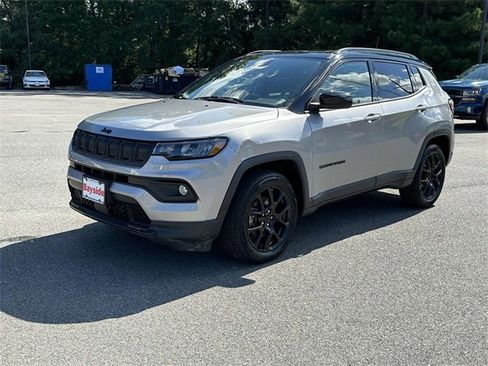 Used 2022 Jeep Compass Altitude w/ Sun and Sound Group image 8