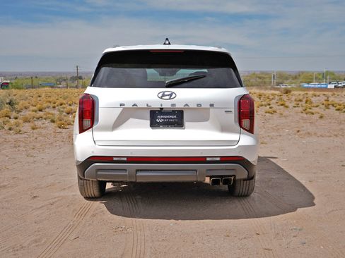 Used 2023 Hyundai Palisade Limited image 7