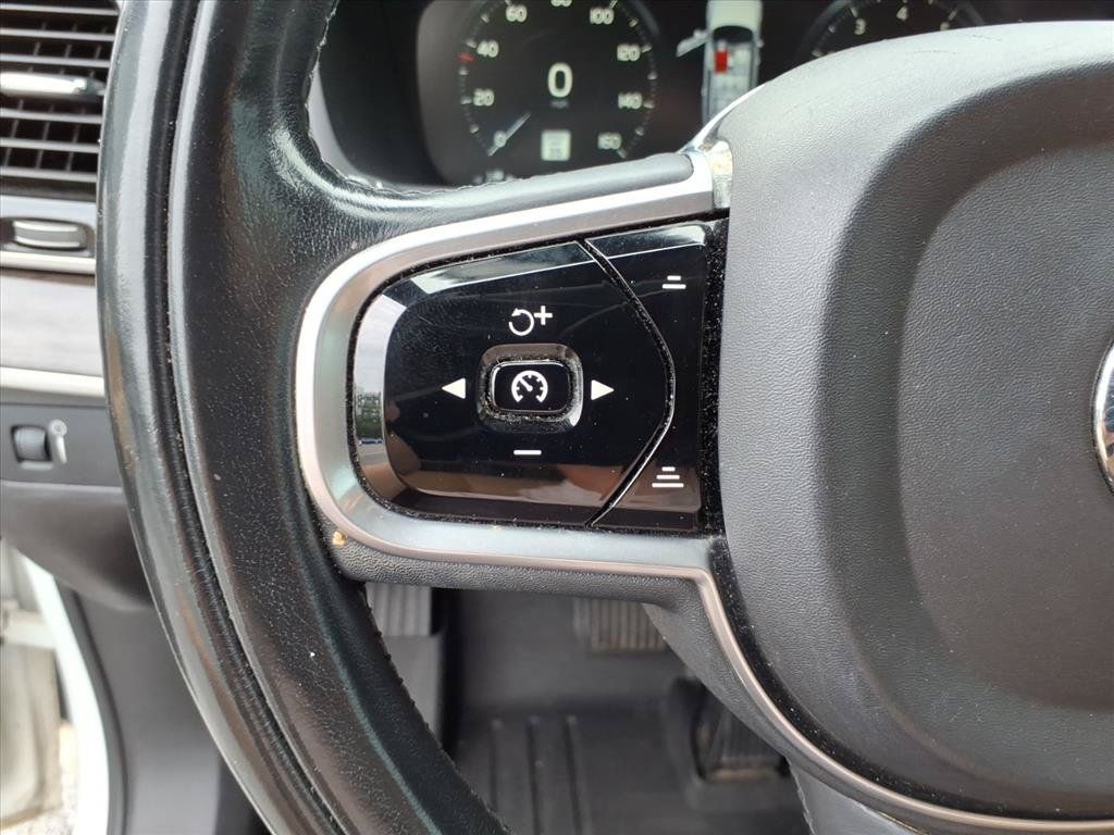 Used 2018 Volvo XC90 T6 Momentum w/ Momentum Plus Package AWD/4WD image 20