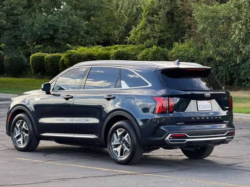 Used 2021 Kia Sorento S FWD image 3