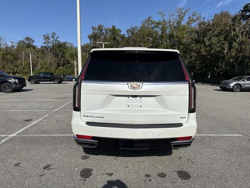 Used 2023 Cadillac Escalade Premium Luxury image 4