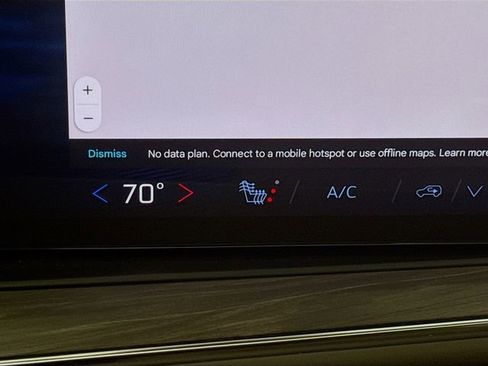 Used 2025 Chevrolet Suburban Z71 w/ Comfort Package image 22