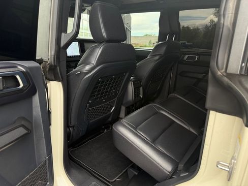 Used 2025 Ford Bronco Badlands image 30