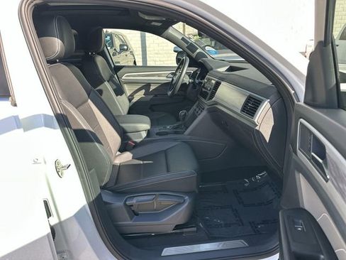Used 2021 Volkswagen Atlas Cross Sport SE w/ Panoramic Sunroof Package image 27