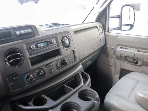 Used 2024 Ford E-450 and Econoline 450 Super Duty w/ Driver's Safety Package RWD image 16
