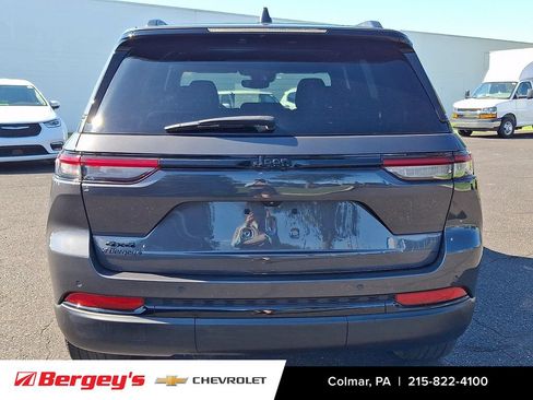 Used 2024 Jeep Grand Cherokee Altitude AWD/4WD image 6
