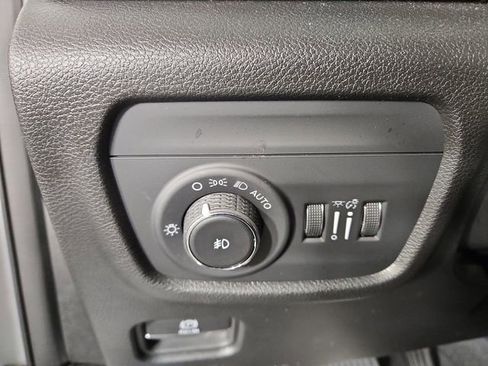 Used 2022 Jeep Grand Cherokee Limited image 26