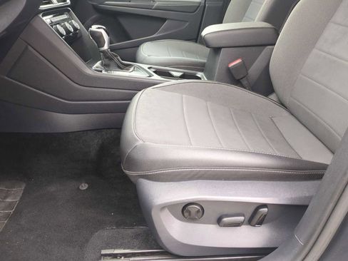 Used 2024 Volkswagen Taos SE image 18