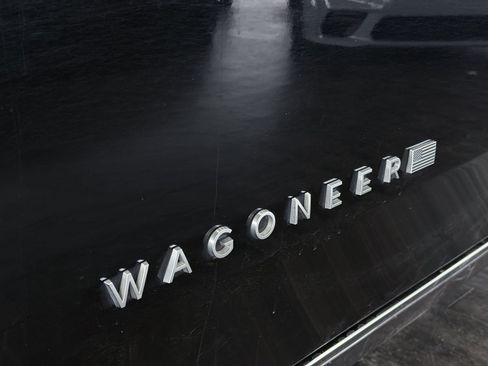 Used 2022 Jeep Wagoneer Series III w/ Premium Group I AWD/4WD image 19
