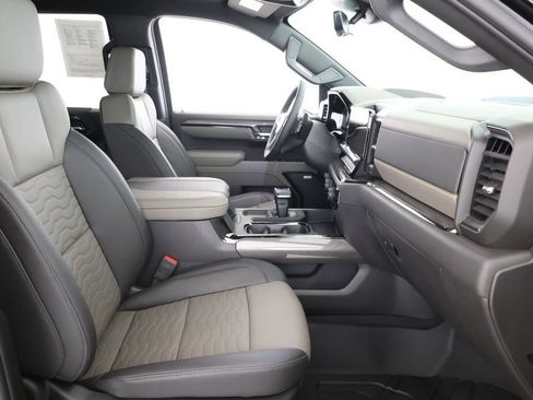 Used 2025 Chevrolet Silverado 1500 ZR2 w/ Technology Package image 22