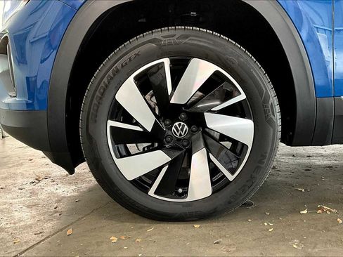 Used 2025 Volkswagen Atlas Cross Sport SEL image 12