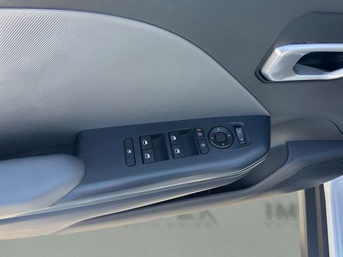 Used 2025 Kia K4 LXS image 23