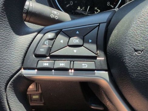 Used 2020 Nissan Rogue S FWD image 29