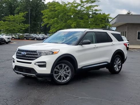 Certified 2023 Ford Explorer XLT w/ Equipment Group 202A AWD/4WD image 38