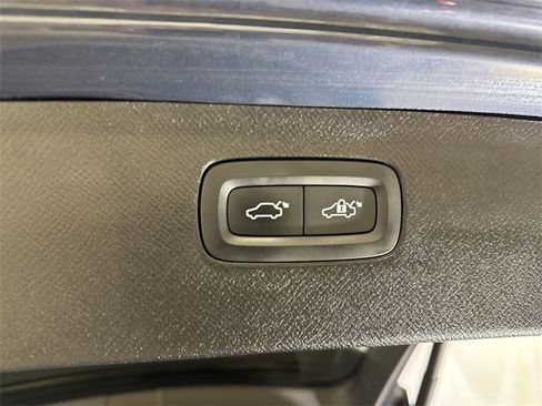 Used 2022 Volvo XC90 T6 Momentum w/ Protection Package image 26