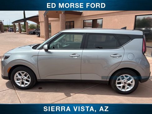 Used 2025 Kia Soul LX FWD image 5
