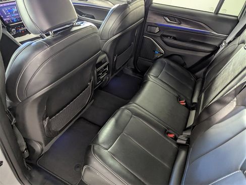 Used 2023 Jeep Grand Cherokee Overland image 15