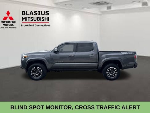 Used 2021 Toyota Tacoma TRD Sport w/ Technology Package image 4