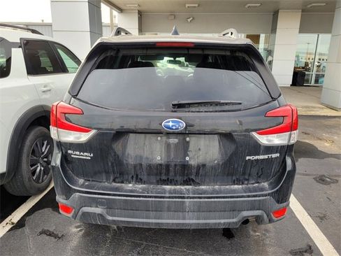 Used 2023 Subaru Forester Premium image 4