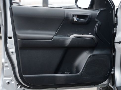 Used 2018 Toyota Tacoma TRD Off-Road image 14