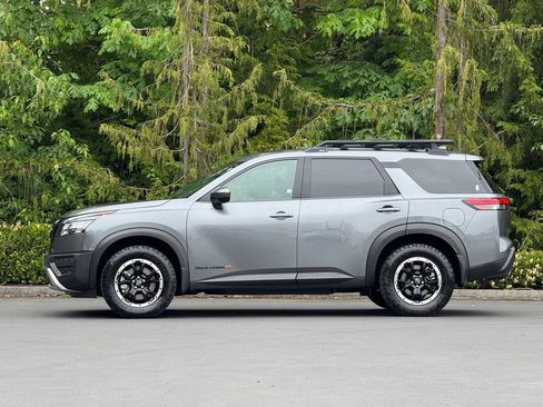 Used 2025 Nissan Pathfinder Rock Creek AWD/4WD image 3