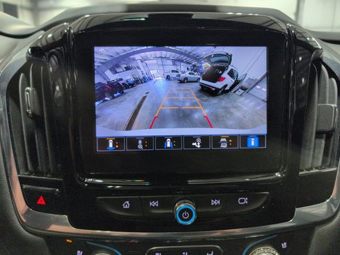 Used 2023 Chevrolet Traverse Premier image 23