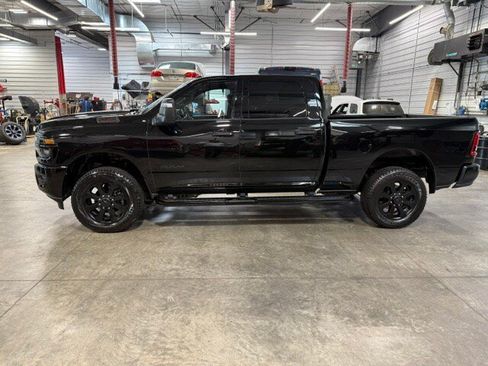 Used 2025 RAM 2500 Big Horn AWD/4WD image 30