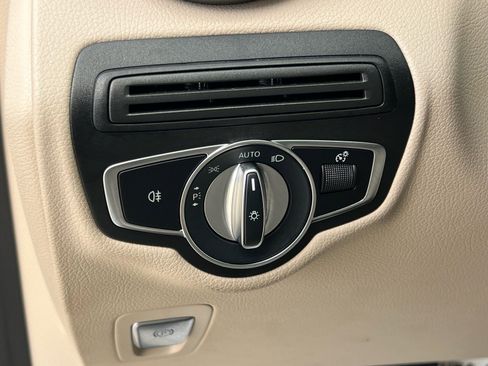 Used 2022 Mercedes-Benz GLC 300 image 27