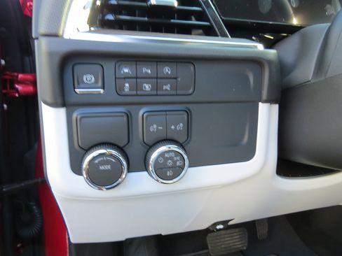 New 2026 Chevrolet Suburban Premier image 18