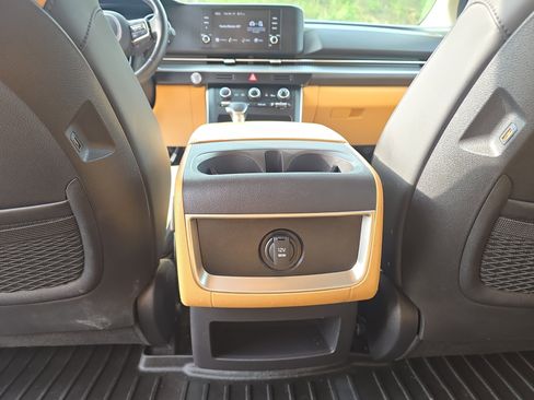 Used 2024 Kia Carnival LX FWD image 27