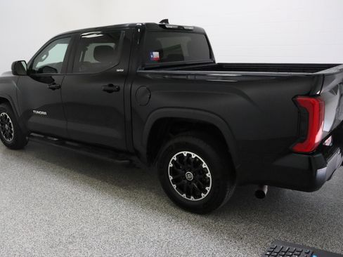Used 2022 Toyota Tundra SR5 w/ SR5 Premium Package RWD image 9