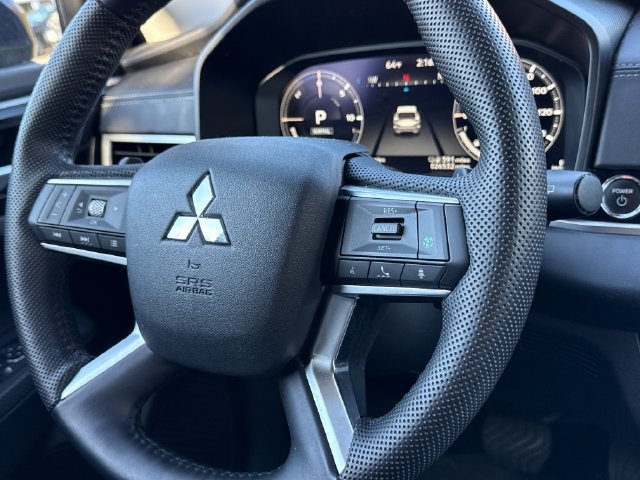 Used 2023 Mitsubishi Outlander SEL AWD/4WD image 12