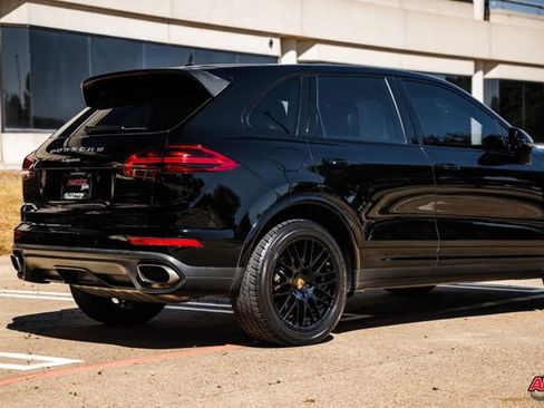 Used 2018 Porsche Cayenne Platinum Edition image 41