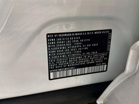 Certified 2025 Volkswagen Tiguan SE R-Line AWD/4WD image 19