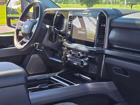 New 2026 Ford F250 Lariat w/ Black Appearance Package AWD/4WD image 10