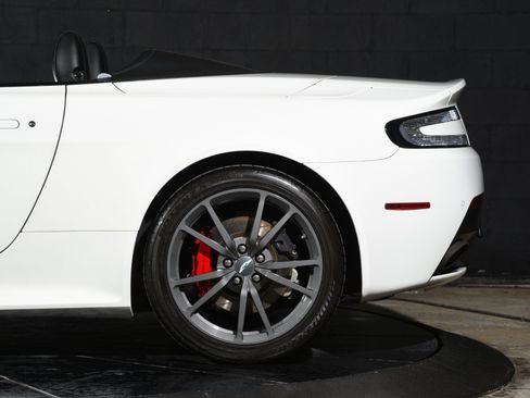 Used 2015 Aston Martin V8 Vantage GT RWD image 31