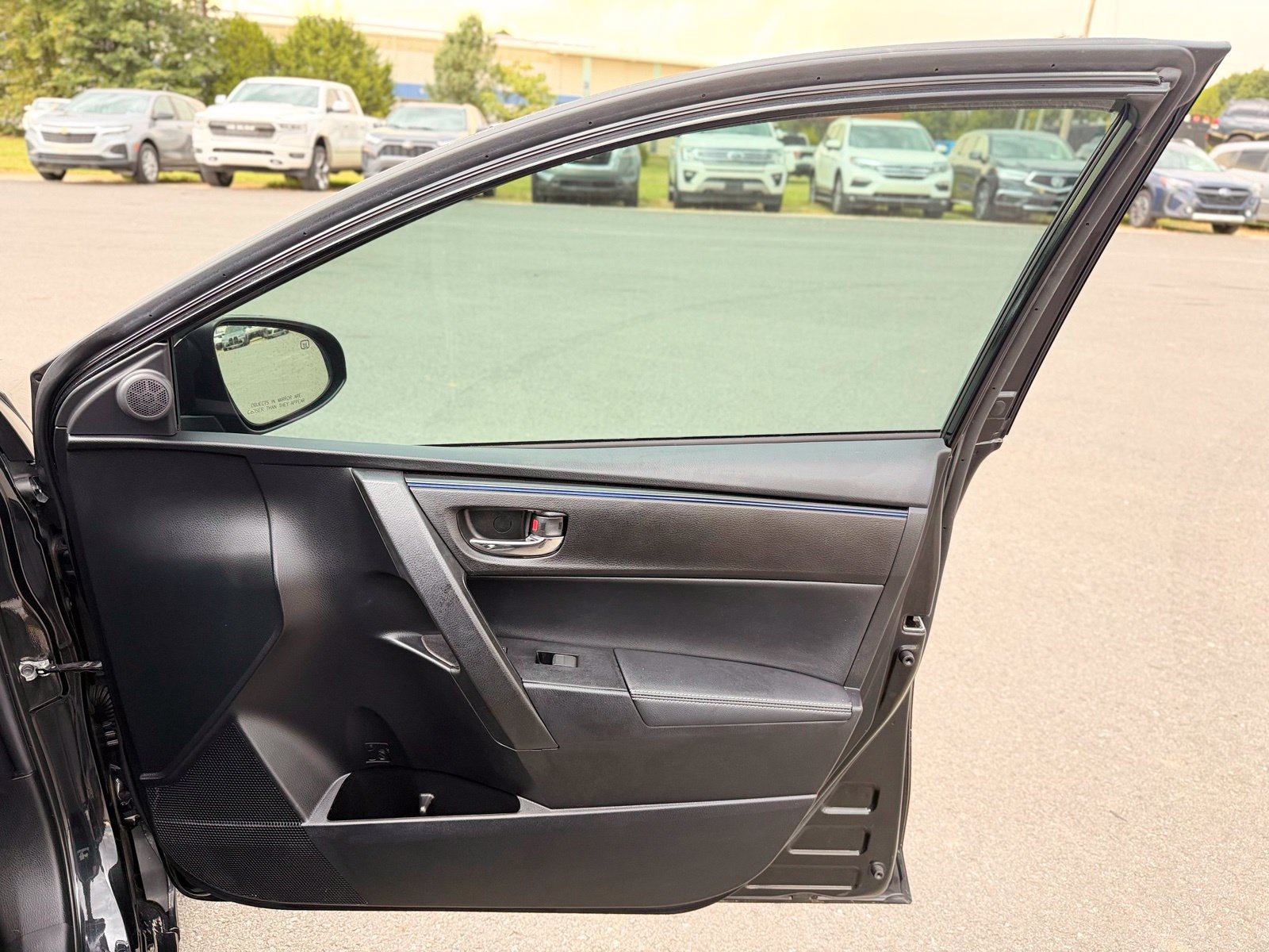 Used 2018 Toyota Corolla SE FWD image 24