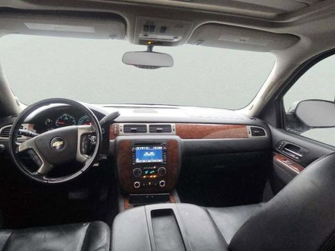 Used 2011 Chevrolet Suburban LTZ image 9
