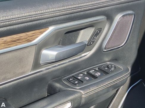 Used 2019 RAM 1500 Laramie AWD/4WD image 18