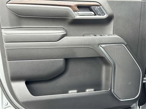 Used 2025 GMC Sierra 1500 SLT image 16