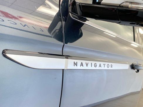 New 2026 Lincoln Navigator Reserve AWD/4WD image 35