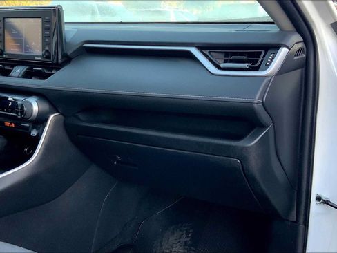 Used 2022 Toyota RAV4 XLE FWD image 18