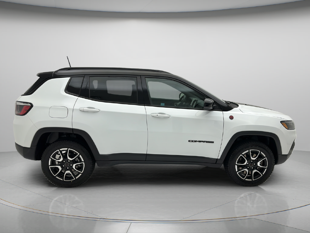Used 2025 Jeep Compass Trailhawk AWD/4WD image 6