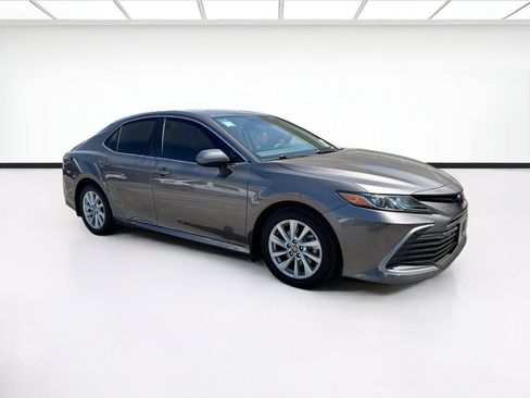 Used 2023 Toyota Camry LE FWD image 3